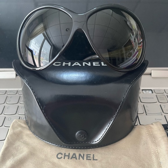 CHANEL Sunglasses Authentic Made in Italy NWOT & in Pristine Condition! - Picture 4 of 7